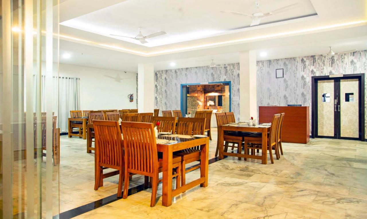 Treebo Kumily Gate Thekkady, Periyar National Park Hotel Buitenkant foto